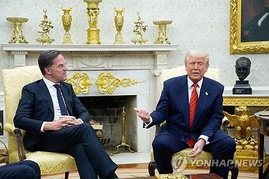 "굽히지않아" 보복엔 재보복…트럼프 벼랑끝전술, 관세전쟁 격화