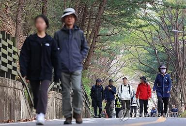 "살고 싶다면 움직여라"…신간 '혼자 사는 연습을 합니다'