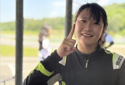 '여고생 레이서' 신가원, 로탁스 맥스 챌린지 2R 마수걸이 우승