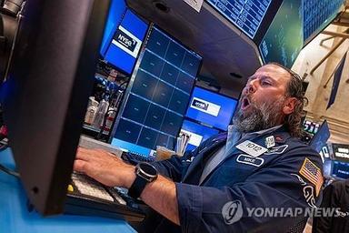 뉴욕증시, 트럼프 무역서한 발송·관세압박에 하락…다우 0.9%↓(종합)