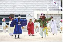 부산 온천천서 국가무형유산 동래야류 60주년 공연