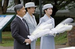 일왕 가족, 나가사키 방문…원폭 희생자 추도·헌화