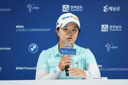 김세영, 현란한 경기 운영으로 1위 질주…"압박감 이겨낼 것"