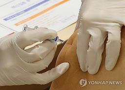 [건강포커스] "코로나19 mRNA 백신, 항암면역 강화…3년 생존 확률 2배"