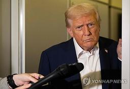 트럼프 "中 양보하고 美도 양보…'관세 100%' 보고싶지 않아"
