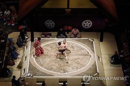 日 전통 스모 '금녀 구역', 女총리 등장에 달라질까