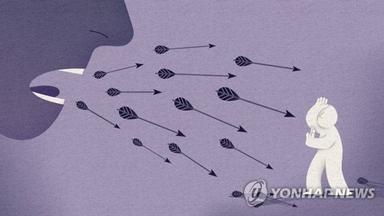 아이 뛰는거 말렸다고 매장 직원 무릎 꿇린 '갑질 엄마'