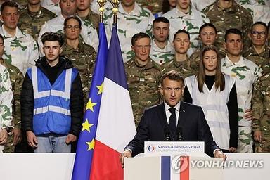 프랑스, 내년 여름 자발적 군복무제…마크롱 "위험 대비"