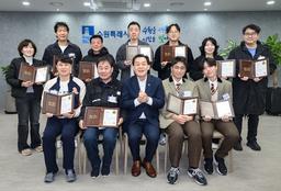 차에 깔린 초등생 구한 시민들…수원시, 11명에게 표창