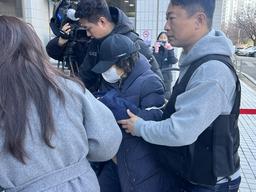 남편 살해 60대 구속심사…"계획 범행인가" 묻자 고개 저어