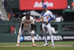 이정후, MLB 전반기 최종전서 다저스 야마모토 상대로 2루타
