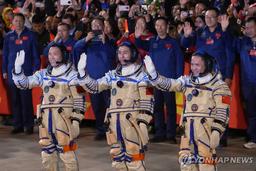 中유인우주선 '선저우 21호' 발사 성공…생쥐 4마리 우주서 사육(종합)