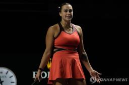 여자테니스 세계 1위 사발렌카, 12월 악동 키리오스와 '성 대결'