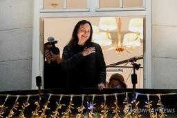 노벨평화상 마차도, 오슬로 도착…"변장하고 목선→비행기" 극비작전