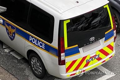고속도로 출구서 갑자기 멈춘 SUV, 트럭이 추돌