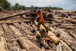 "숲 파괴의 끔찍한 대가"…인니 대홍수에 1천295명 사망·실종