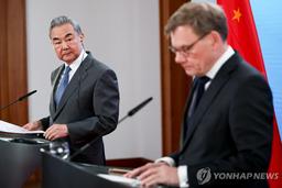 독일 외무, 中 왕이 면전서 희토류 수출통제 비판