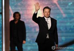 머스크의 xAI 챗봇 그록, 히틀러 찬양 글로 또 '뭇매'