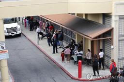 美법원 "저소득층 식비지원 전액 지급" 재차 명령…정부는 항소(종합)