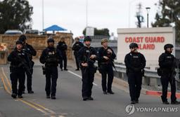 나치 문양 '증오→분열조장'…美해안경비대, 상징물 표현완화 논란