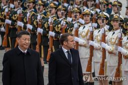 中왕이, '마크롱 내달 방중' 佛에 "EU의 이성적 對中정책 이끌길"