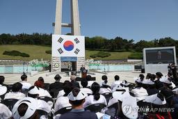 대통령도 총리도 없는 5·18 기념식…대선 후보 목소리 주목