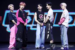 [가요소식] 나우어데이즈, '나우즈'로 팀명 변경