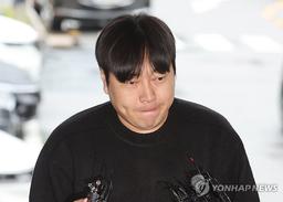 '불법도박 고백' 개그맨 이진호 경찰 출석…"죄송하다"