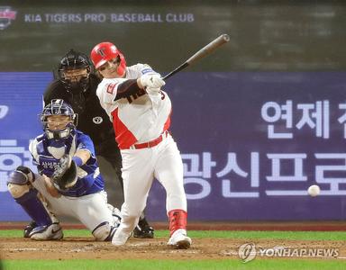 MVP 김선빈 "2009년엔 리모컨 던졌는데…올해 우승이 가장 감동"(종합)