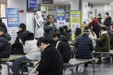 고용보험 가입기준 '근로시간→소득' 개편…"취약근로자도 가입"