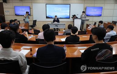 교육부 "학사유연화 없다" 재확인…의대생들 요구 일축