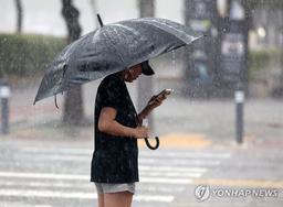 전국 곳곳에 세찬 비…시간당 70㎜ 폭우도