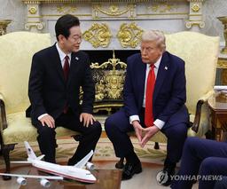中관영지 "美이민단속으로 불신 커져…韓 '실용외교' 도전 직면"