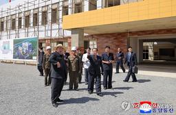 김정은 "軍, 지방 낙후성과 싸워야"…병원공사장 나흘만 재방문