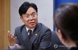 김영훈 "'노동절' 법정공휴일로…전국민 노동의 가치 기린다"
