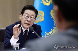 李대통령 "부동산 과대평가…언젠가 일본처럼 될 가능성 높다"(종합)