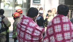 현장] "비상구에 연기 가득" 창원 오피스텔 전기차 화재에 가슴 '철렁'