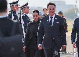 [경주APEC] 각국 정상·대표단 김해공항으로 속속 입국