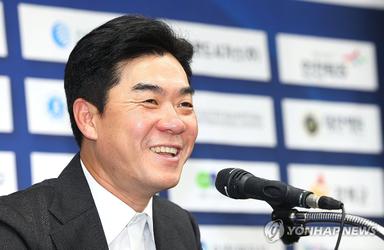 '인천 승격 지휘' 윤정환 "나는 진실하게 다가가 소통하는 감독"