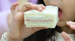 전북 학교 비정규직 파업 참여율 23.5%…급식·돌봄 차질