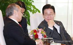 李대통령, 손정의 만나 "AI, 상·하수도 같은 초보적 인프라로"