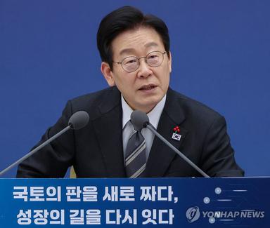 李대통령 "싸게 지어 LH에 비싸게 매각 소문"…국토부 조사 지시