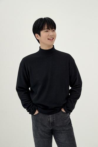 아이유 1위곡 만든 서동환 "'진짜 음악' 같다는 말 기뻤죠"