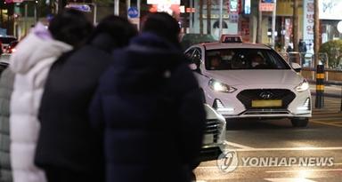 서울 심야 택시요금 인상 첫날…"늦은 저녁 먹고나니 벌써 할증"