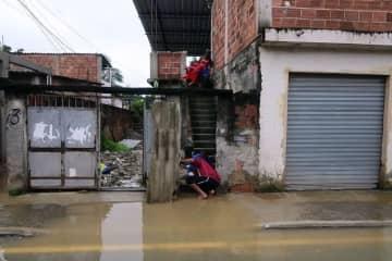 ブラジル南東部で洪水被害、２７人死亡